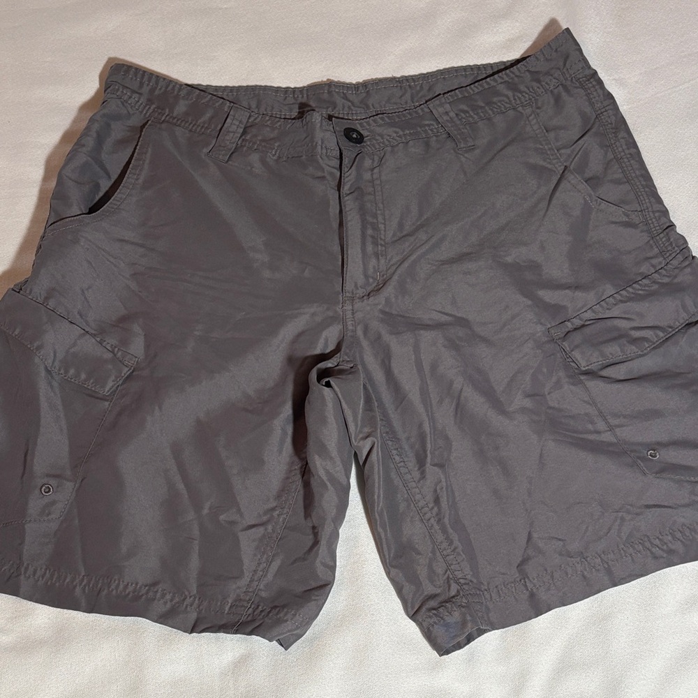 Magellan Outdoors Charcoal Water Repellent Cargo Shorts-Size 32